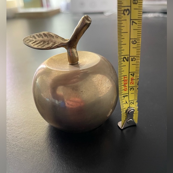 VINTAGE SHINY POLISHED SOLID BRASS APPLE HAND BELL FIGURINE - COOL TEACHER GIFT! - Picture 5 of 11